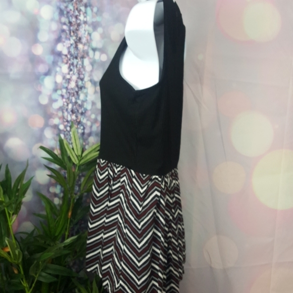 Candies black high neck sleeveless Chevron top - Picture 4 of 9